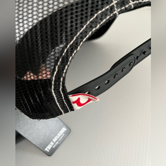 True Religion 5 Panel 3D Embroidered Logo Outline hat - Picture 7 of 10